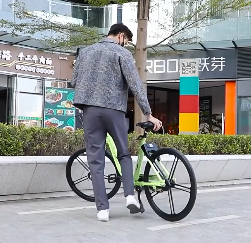 雖然騎自行車(chē)的好處多，但是作為戶外運(yùn)動(dòng)，騎行時(shí)需要注意的事項(xiàng)也多